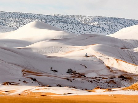 Tuyết phủ trắng nhiều vùng sa mạc Sahara lần thứ 3 trong 40 năm