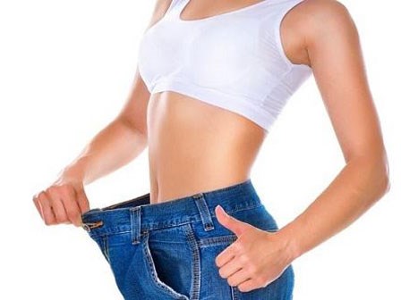Đầu tuần 55kg, cuối tuần 50kg nếu bạn chăm chỉ uống sữa tỏi mỗi tối!