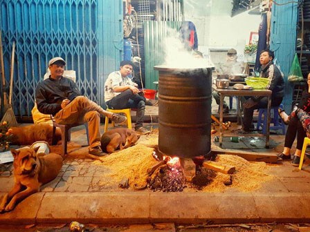 Nồi bánh chưng giản dị bất ngờ được chia sẻ nhiều nhất ngày hôm nay