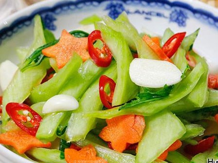 Ngồng cải muối xổi chua chua, giòn ngòn giải ngán ngày Tết