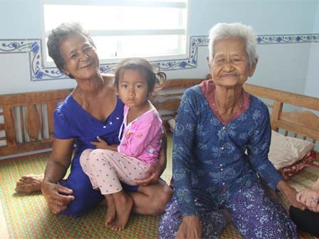 Không còn cảnh xin từng bữa cơm nuôi 4 người con tâm thần, người mẹ già 86 tuổi đã có một cuộc sống mới