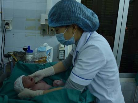 Tâm sự của những bác sĩ sản khoa túc trực bệnh viện đón các thiên thần vào dịp Tết