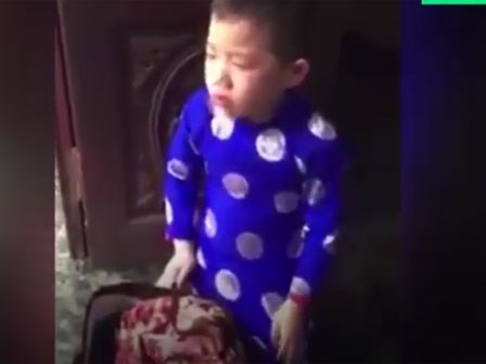 Đầu năm bỏ nhà ra đi không quên xách theo bánh chưng