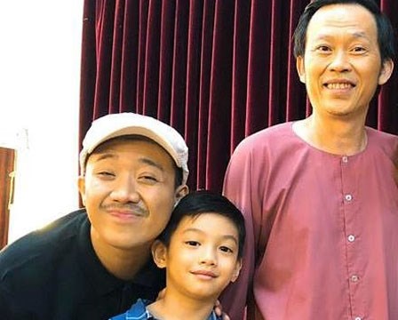 Hà Hồ rạng rỡ đưa con trai đi gặp hai thần tượng trong showbiz