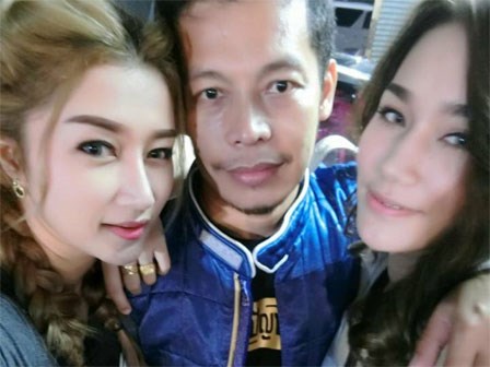 Người đàn ông bỗng nổi như cồn vì có 2 vợ xinh đẹp với 9 người con chia sẻ bí quyết sống hòa thuận cùng nhau