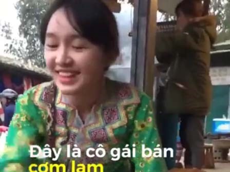 Thiếu nữ bán cơm lam 'đốn tim' với vẻ ngoài trong sáng