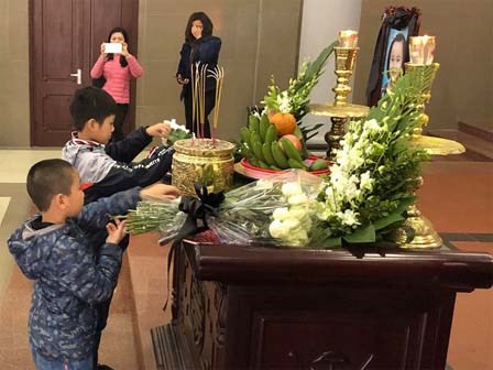 Xúc động lễ tiễn biệt bé gái 7 tuổi hiến giác mạc sau khi qua đời