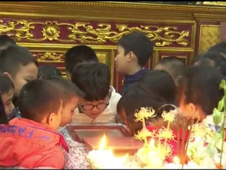 Xúc động tiễn thiên sứ 7 tuổi hiến giác mạc khi qua đời