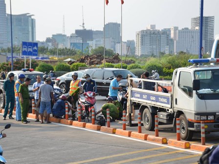 Ngã vào làn đường ô tô khi qua hầm Thủ Thiêm, nam thanh niên 21 tuổi bị xe tải cán tử vong