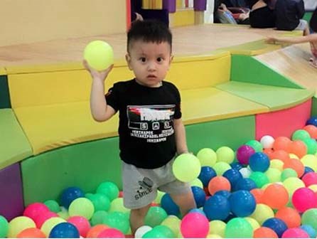 Gặp lại cháu bé và hai người lính hình sự trong ca đỡ đẻ 'vô tiền khoáng hậu'