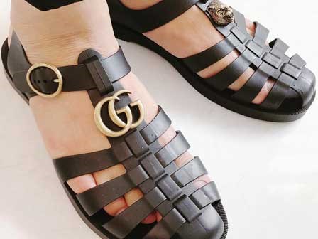 Dép rọ 11 triệu của Gucci thực sự đã có người mua, đó chính là