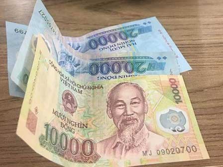 Anh chồng than thở lương cao mà chẳng được tiêu, vợ 