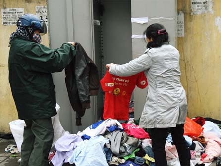 Những câu chuyện phía sau thùng tiền Bạn gặp khó khăn, lấy 3 tờ ở Sài Gòn: Từng có nhóm thanh niên đem bịch nilon tới hốt!-6