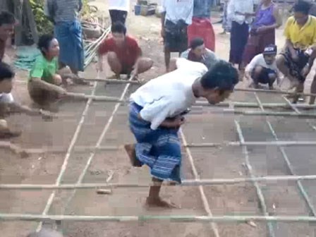 Khi các quý ông nhảy sạp, chị em... 