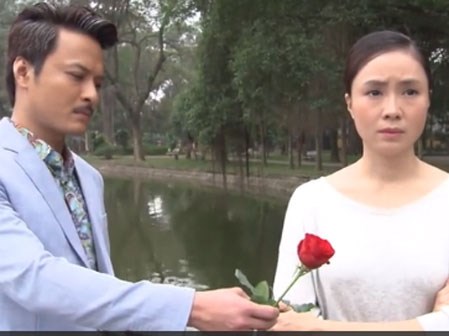 Clip: Màn tặng quà 8/3 của Hồng Đăng khiến Hồng Diễm 'đứng hình'