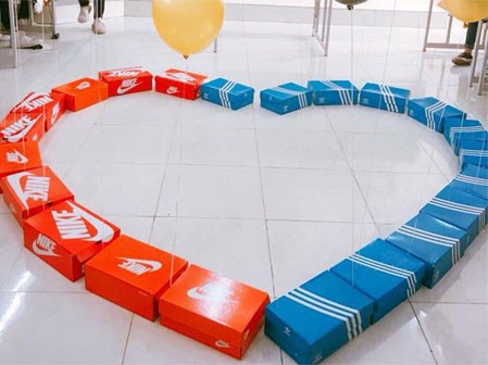 Con trai lớp người ta 