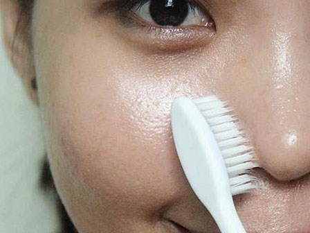 Đừng vứt chiếc bàn chải cũ đi, chúng còn có cả tá công dụng làm đẹp đấy!
