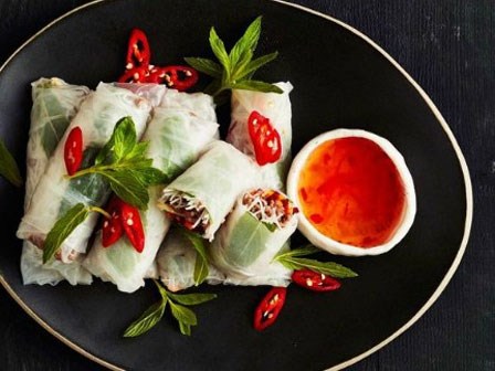 Đổi món cuối tuần với bánh tráng cuốn thịt bò