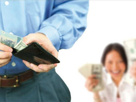 Câm nín” với cô vợ trẻ khăng khăng đưa mẹ đẻ giữ hộ tiền lương của chồng” và lí lẽ cô nàng biện giải-3