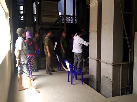 Đứt cáp thang máy tự chế, nữ công nhân chết thảm