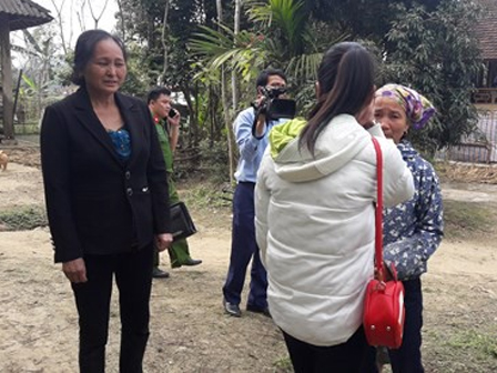 Bị lừa bán sang Trung Quốc, 2 nữ sinh báo tin cho cô giáo qua facebook-2