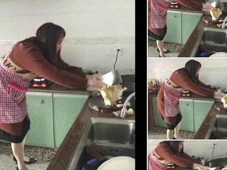 Gà cắt tiết xong vẫn vô tư chạy mổ thóc, chàng trai khiến dân mạng tưởng chiếu phim kinh dị-2