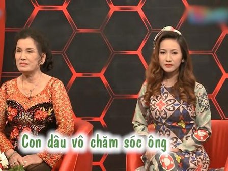 Vừa sinh xong, con dâu liền bật khóc với hành động bất ngờ của mẹ chồng