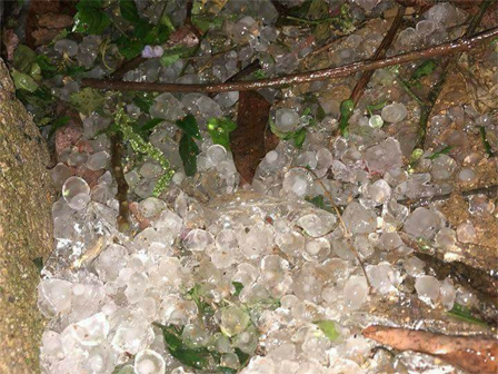 Mưa đá gây lũ cuốn dữ dội cuốn trôi xe hơi tại Tây Ban Nha-1