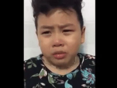 Khoảnh khắc cậu bé đáng yêu giải thích lý do biếng ăn khiến người nghe bật cười