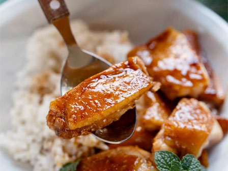 Bí quyết để làm gà luộc vàng mướt mắt, căng bóng hấp dẫn cho mâm cỗ cúng ông Công ông Táo-4