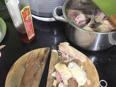 Bị mẹ vợ thử thách chặt gà, chẳng những không bị làm khó chàng rể này còn thành công ngoài sức tưởng tượng-3