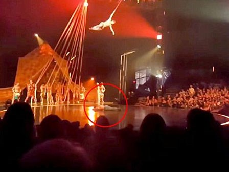 Gặp sự cố bất ngờ, diễn viên xiếc đu dây té xuống đất tử vong trước sự chứng kiến kinh hoàng của khán giả