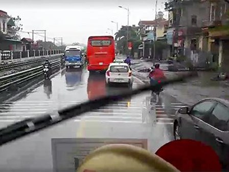 Xuất hiện clip ghi lại khoảnh khắc trên xe cứu hoả trước lúc gặp nạn
