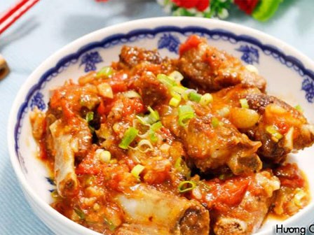 Chỉ cần vợ làm sườn xào chua ngọt với cà chua thì bao nhiêu cơm chồng con đều ăn hết