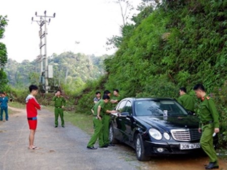 Vụ vợ chồng và con nhỏ chết trong xe Mercedes: “Người con còn lại sốc nặng khi nhận hung tin”