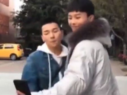 Nỗi khổ khi chụp hình tự sướng với những đứa... mặt to