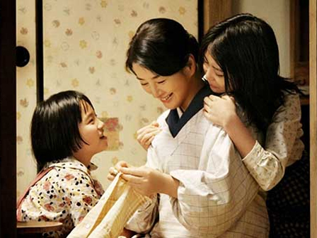 Đừng nắm tay con khi qua đường và những lời cảnh báo khiến bố mẹ giật mình thon thót vì thường mắc sai lầm này-14