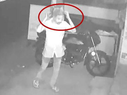 Úc: Truy tìm 2 cô gái xinh đẹp ăn trộm nhiều đồ chơi người lớn hạng sang, giá hàng triệu đồng mỗi chiếc-4