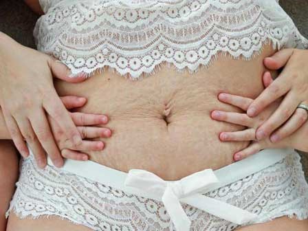 Cưới vợ 3 năm mới tắm chung 1 lần, bật khóc khi nhìn thấy cơ thể vợ