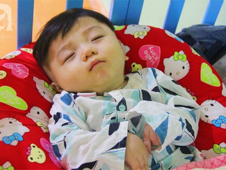 Tình hình hiện tại của bé não úng thủy Đức Lộc cùng với hơn 100 đứa trẻ bị bố mẹ bỏ rơi ở mái ấm Đức Quang