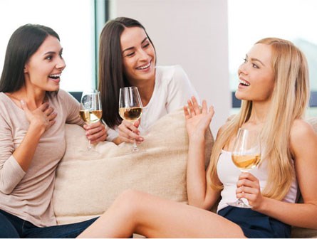 Trót khoe với cô bạn thân về