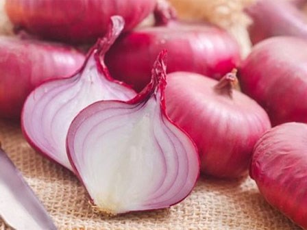 Phẫn nộ với nguyên nhân khiến bé gái 6 tuổi bị bố nhét hành đầy miệng đến chết nghẹn