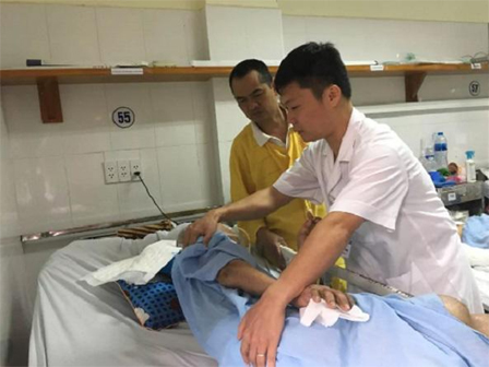 Mẹ mừng rớt nước mắt hay tin con trai đi lạc được chàng trai tốt bụng đưa về chăm sóc-6