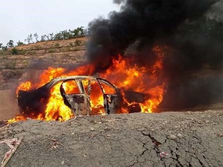 Xế hộp cháy ngùn ngụt trên đèo Đại Ninh, 5 người bỏng nặng