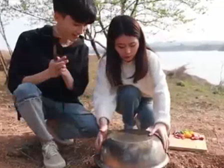 Dùng đá nấu ăn cực ngon chỉ có thể là thánh nữ công sở-1