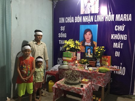 Mẹ mất, hai đứa trẻ côi cút lo sợ phải nghỉ học vì một mình bố “gánh” ông bà bệnh tật, kiếm từng bữa cơm nuôi cả gia đình