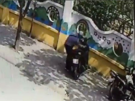 Hà Nội: Kẻ gian mất chưa đầy 3 giây để bẻ khóa xe Honda SH, nhanh hơn cả chủ xe dùng chìa khóa xịn