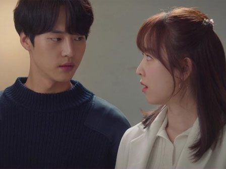 Hí hửng khoác tay cô tình cũ vào nhà nghỉ, tôi chết lặng khi nhìn sang phòng bên-4