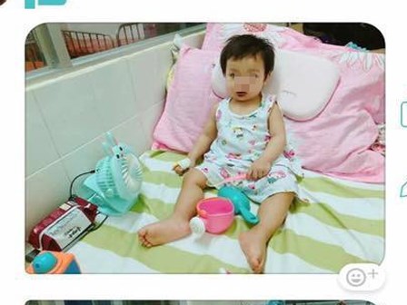Con bị viêm màng não, bố mẹ bất ngờ vì nguyên nhân từ thói quen khi gặp trẻ của người lớn