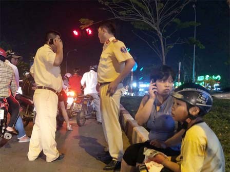 Mẹ mừng phát khóc vì điều kì diệu đến với con trai 8 tuổi sau khi bị xe ben cuốn trọn vào gầm